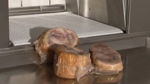 Полуавтоматическая конвейерная вакуумная упаковочная машина S940 и термоусадочный туннель TU77