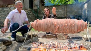200 метров бараньих кишок — готовим невероятно вкусное блюдо на костре