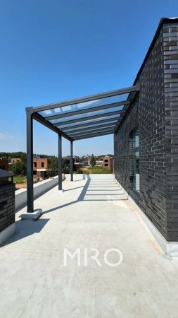 Самостоятельная конструкция, пристрой MIRO Roof