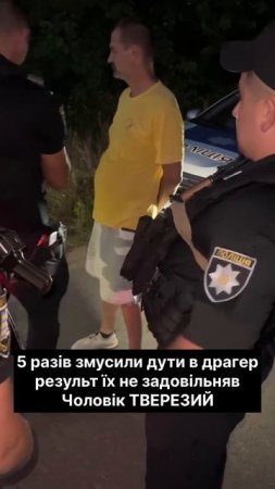 г.Берегово, на границе с Венгрией.Полиция Зеленского,остановила семью Венгров с 4 детьми !!!