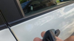 Гранта кросс Замки дверей самопроизвольно открываются через некоторое время после закрытия.