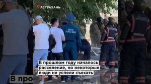 «Вроде живой»: целый подъезд дома в Астрахани превратился в груду камней. Под завалами люди