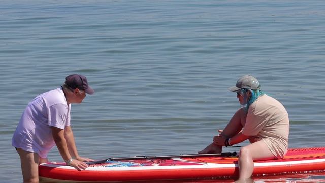 Пляж Якоби, катание на сапборде смотреть онлайн