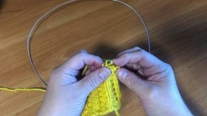 Свяжем узор-резиночку спицами вместе