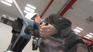 Как монтировать подшипники с помощью съемника