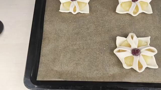 Слойки с ананасом смотреть онлайн