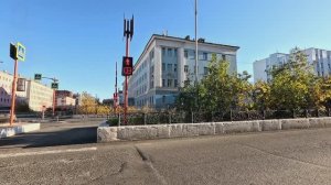 Прогулка на велосипеде в теплую погоду по Норильску: Больничный городок и улица Кирова.