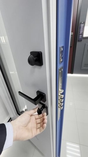Входная дверь Гардиан Thermo 100 в классическом стиле для частного дома