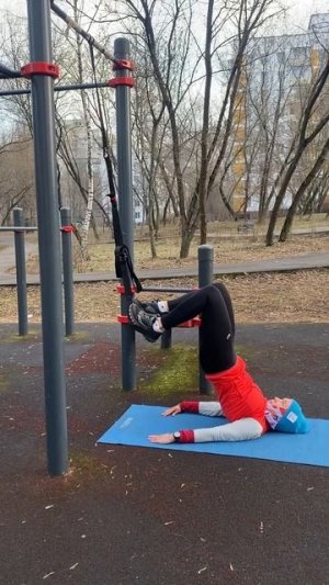 Задняя поверхность бедра в TRX
