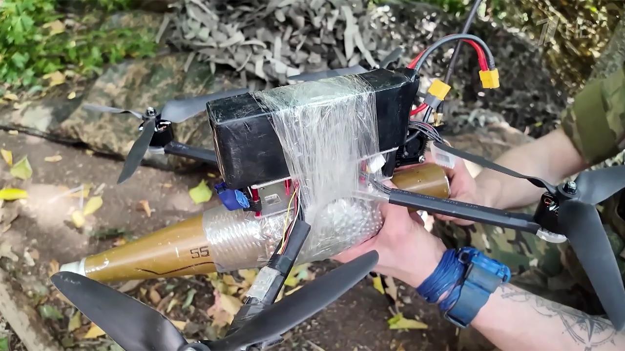 О возможностях современных дронов, которые стоят на вооружении нашей армии, рассказали операторы.