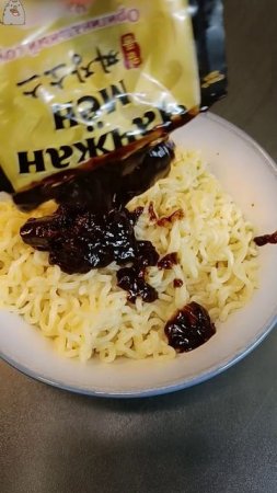 Ем корейскую лапшу, вкусная корейская лапша #asmr #mukbang #buldak #ramen #food #еда #лапша #вкусно