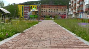 В Омсукчане продолжают модернизировать общественное пространство на улице Транспортной