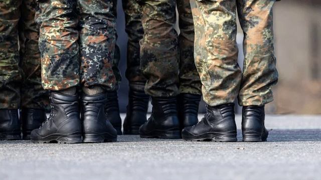 Bloomberg узнал о планах Германии удвоить оборонный бюджет за четыре года. смотреть онлайн