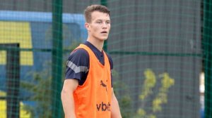 Сбежал по «семейным обстоятельствам»: украинский футболист покинул страну