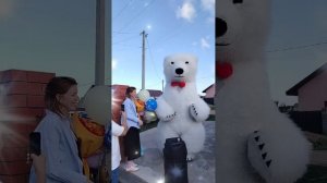 Поздравление от белого мишки в Оренбурге .mp4