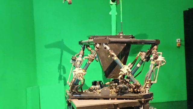 Механизм летающей машины Уизли, "Гарри Поттера" (Weasley's flying car's basement)