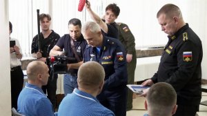 Участникам СВО вручили документы о дополнительном образовании в военном госпитале им. Мандрыка