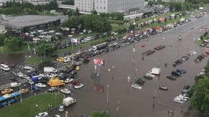 Аномальный ливень погрузил столицу под воду