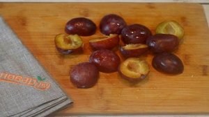 Ароматная аджика со сливами и травами