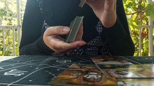 Что чувствует мужчина, о котором вы постоянно думаете? Расклад Таро