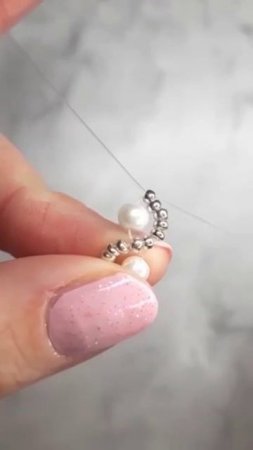 Нежное колечко 💍
#плетениекольца #кольцоизбисера #нежноеколечко #рукоделия #кольцо #плетениебисером