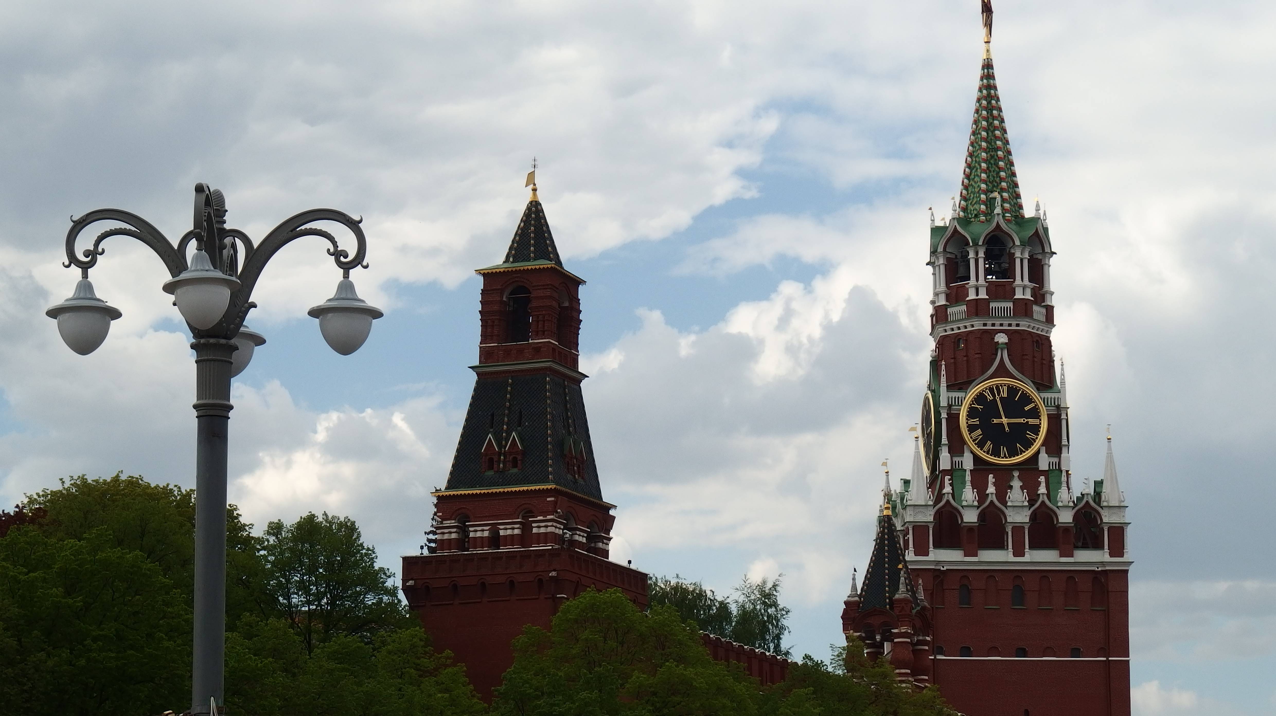 МЫ ШАГАЕМ ПО МОСКВЕ