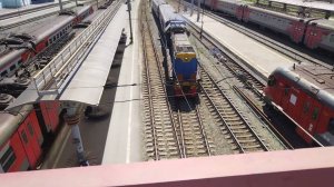 Оригинальный с казахским! ТЭМ18ДМ-503 с поездом №301 Новосибирск-Алматы следует в депо