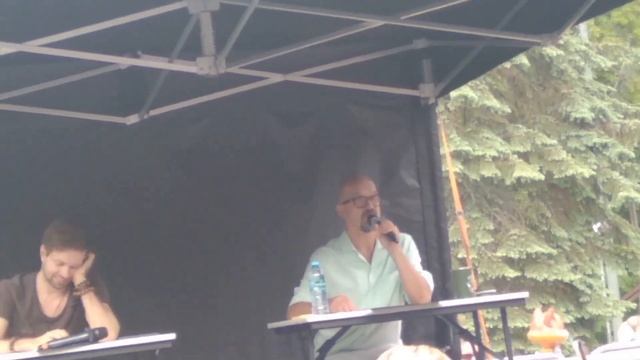 город танцует в парках