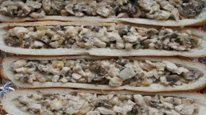 Багет, фаршированный курочкой и грибами