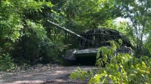 Экипажи танков Т-72Б3М уничтожили места сосредоточения личного состава ВСУ