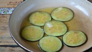 Баклажаны кружочками в острой приправе