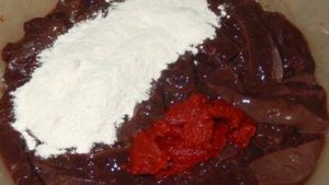 Говяжья печень, тушенная с луком