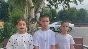 Воспитанники центра культурного развития читают стихи ко дню дружбы