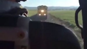 Вертолёт пролетел так низко что поезд был так близок