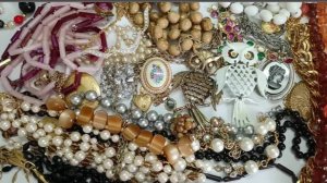 194. Распаковка посылки-путешественницы, часть 3 - винтажные колье, кулоны, бусы