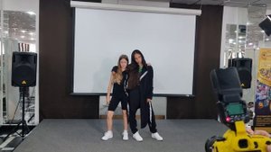 Ника и дизайнер Александр Почашев!