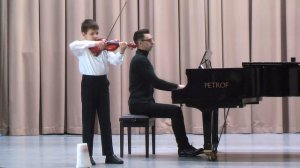 Классика на скрипке: Илья Подергин играет Шарля Данкля (вариации Пачини)