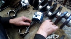 Установка стопорных колец на поршневой палец (поршень от ВАЗ 21213)