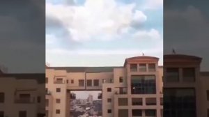 Снова звуки с неба из неизвестного источника, но на этот раз происходит нечто странное с облаками.