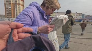 Приехали из Кайеркана в Норильск. Идем по улице Нансена, Металлургов и Ленинский пр. в пиццерию.