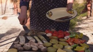 Kənd Həyatı. Говяжьи котлеты на гриле с овощами и сытным супом. Приправы для гриля в деревенском сти