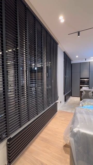 Чёрные деревянные жалюзи