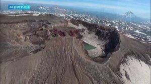 КРАТЕРНЫЕ ОЗЁРА ПРИ ОБЛЁТЕ ВУЛКАНА ГОРЕЛОГО ЗАПЕЧАТЛЕЛИ НА КАМЧАТКЕ • БЕЗ КОММЕНТАРИЕВ