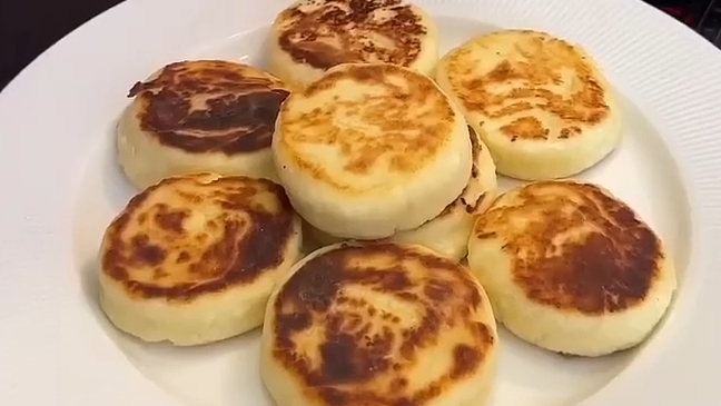 Нежные СЫРНИКИ с минимум муки...🍽😋    Рецепт в описании ✍️