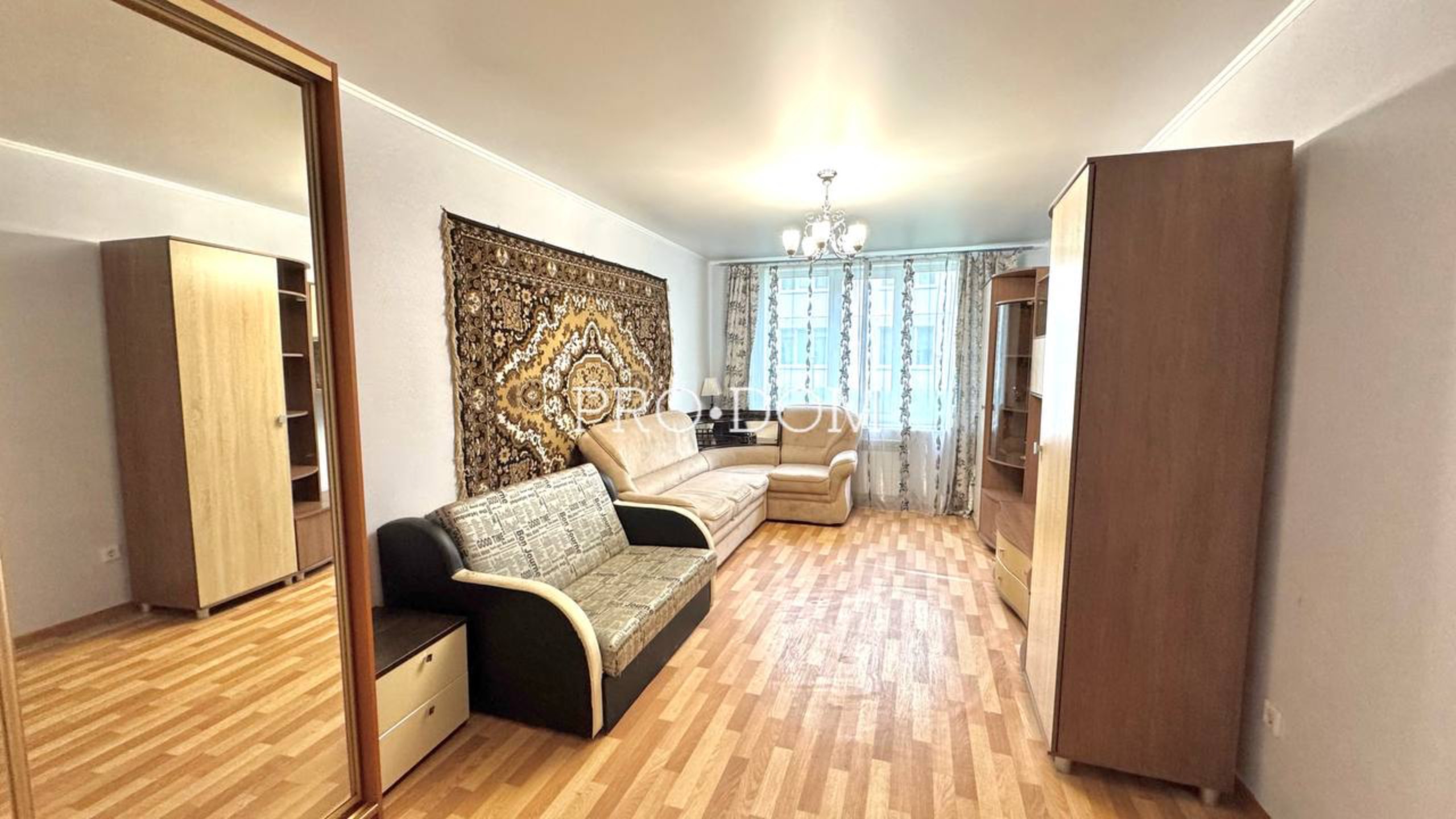 Просторная 2-комнатная квартира с ремонтом и мебелью — заезжай и живи! смотреть онлайн