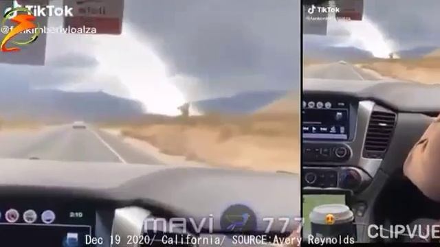 Огромный поток света вдруг резко погасает.