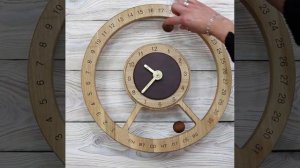 Магнитный календарь из разных пород дерева