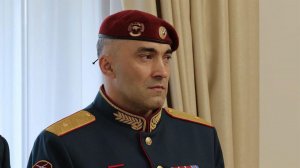 Виктор Золотов вручил медаль "Золотая Звезда" командиру 116-й бригады войск Нацгвардии Руслану Га...