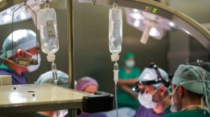 Герои в белых халатах: на Камчатке врачи провели операцию во время землетрясения