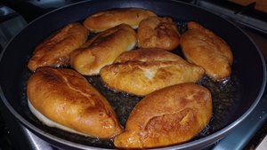 Рецепт приготовления пирогов с картофелем, луком и яйцом.